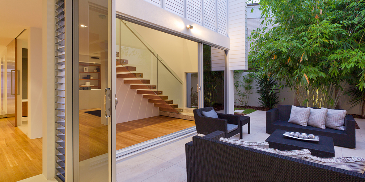 Outdoor Patio Pergola Builder, Stratco Authorised installer, timber decking contractors home additions.